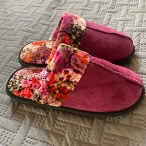 Slip on hard bottom Vera Bradley slippers